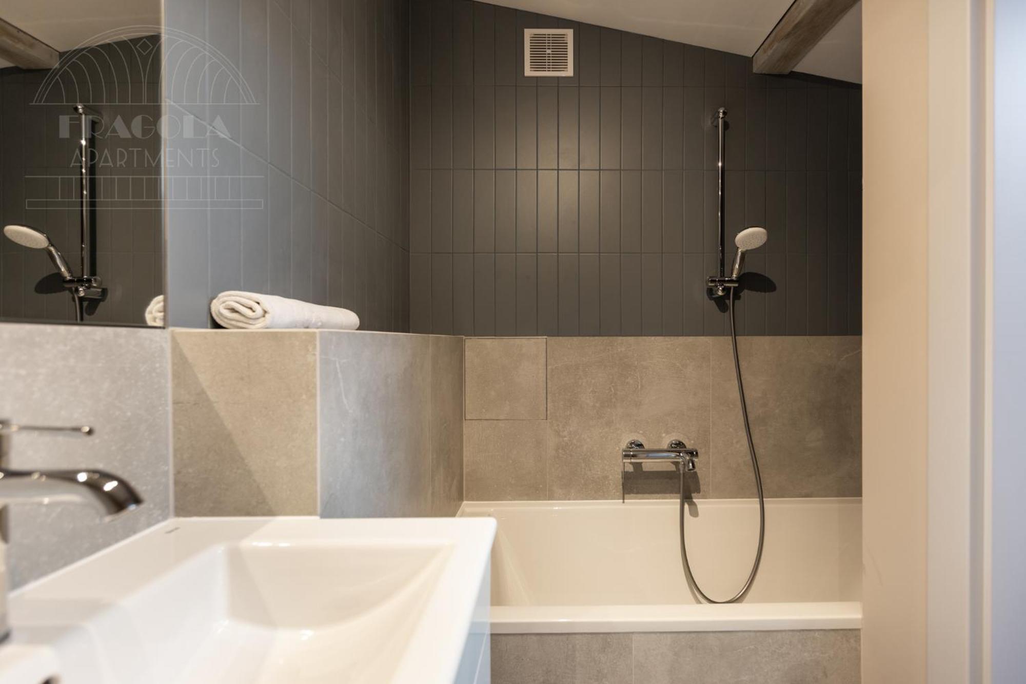Spacious Apartment 11 Pax, Vistula River - Fragola Apartments Краков Экстерьер фото